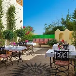 Nikos Takis Fashion Boutique עיר רודוס