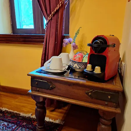 Nikos Takis Fashion Boutique فندق