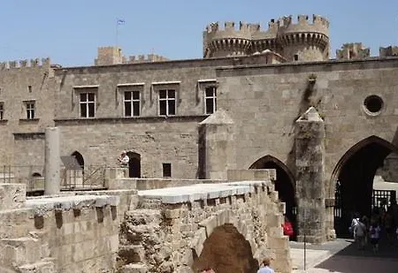 Nikos Takis Fashion Boutique Hotell 4*