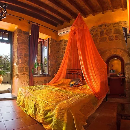 Nikos Takis Fashion Boutique Hotel