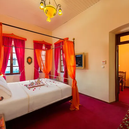 Nikos Takis Fashion Boutique 4*