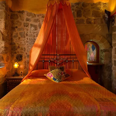 Nikos Takis Fashion Boutique 4*