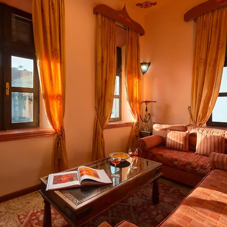 Nikos Takis Fashion Boutique Hotel