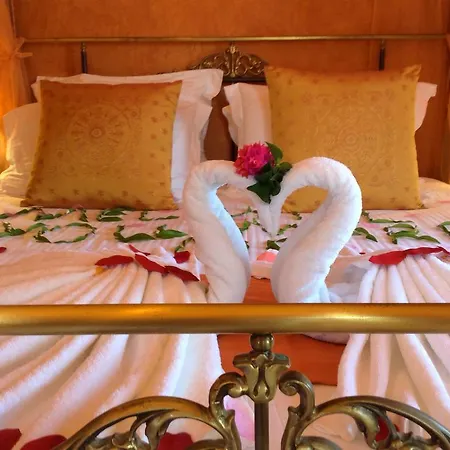 Nikos Takis Fashion Boutique 4*