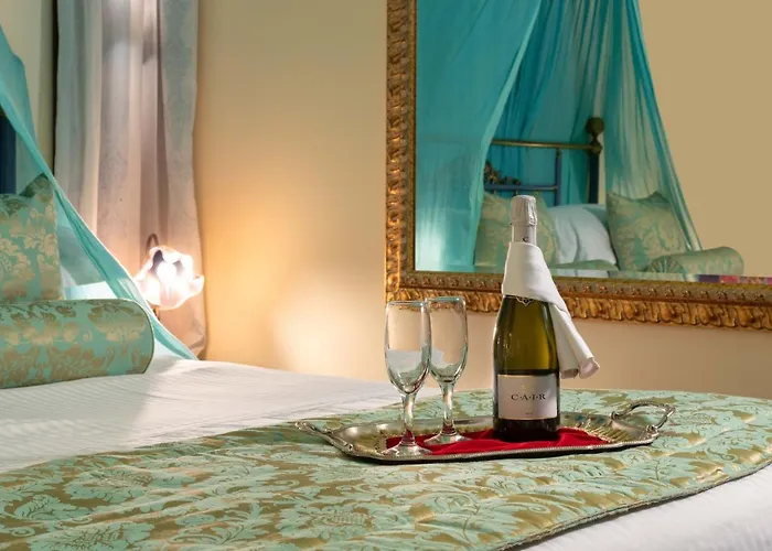 Nikos Takis Fashion Boutique Otel 4*