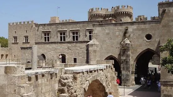 Nikos Takis Fashion Boutique ホテル 4*