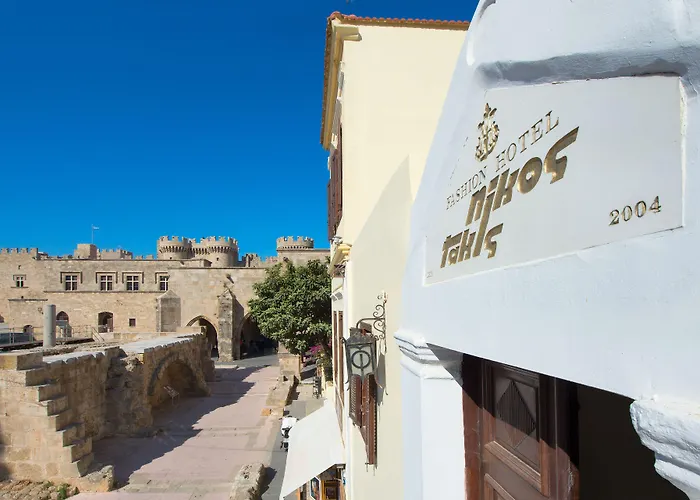 Nikos Takis Fashion Boutique Otel 4*