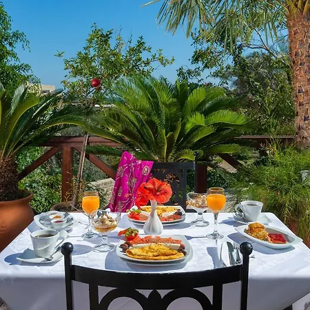 Nikos Takis Fashion Boutique Отель 4*